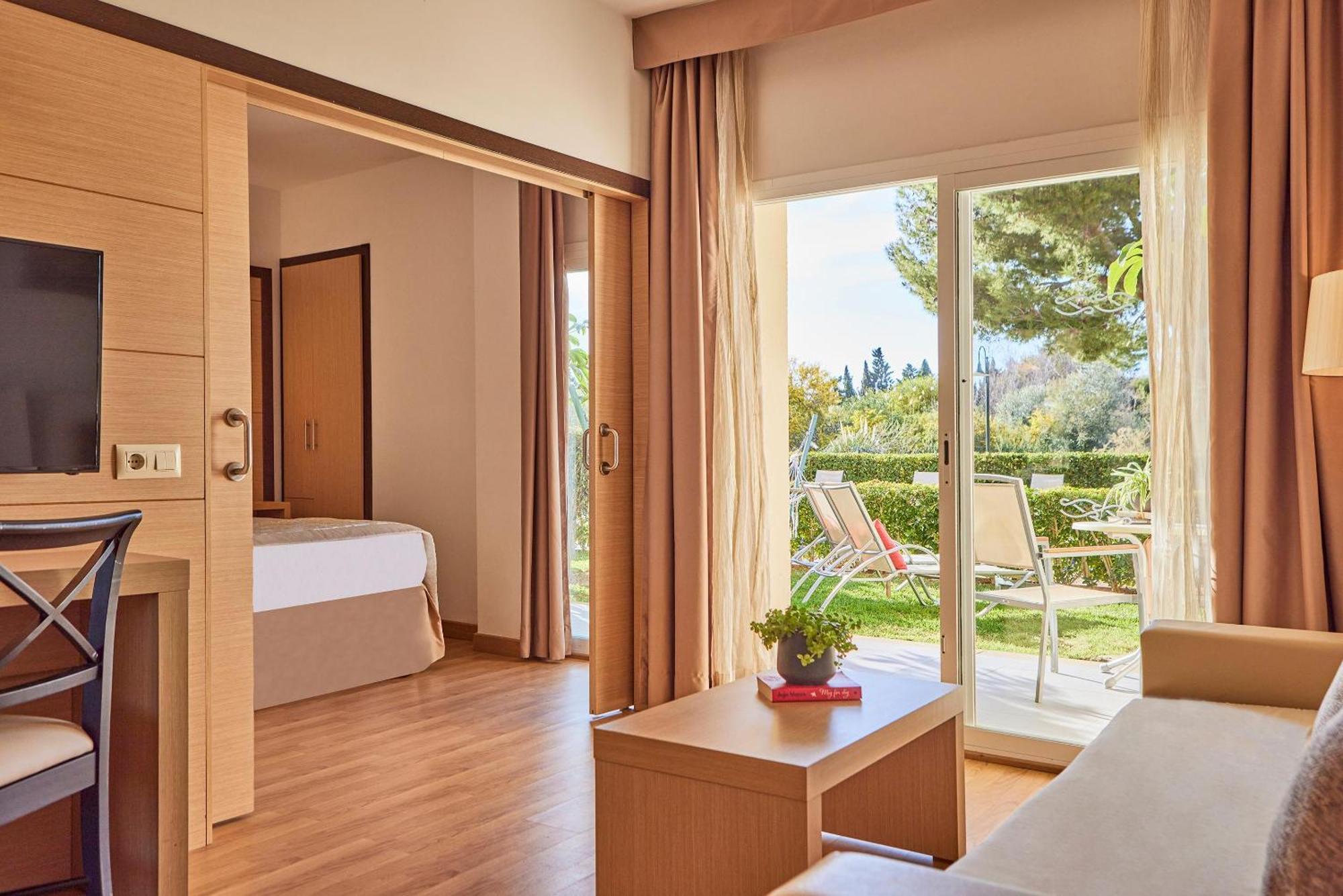 Zafiro Tropic Aparthotel 4*