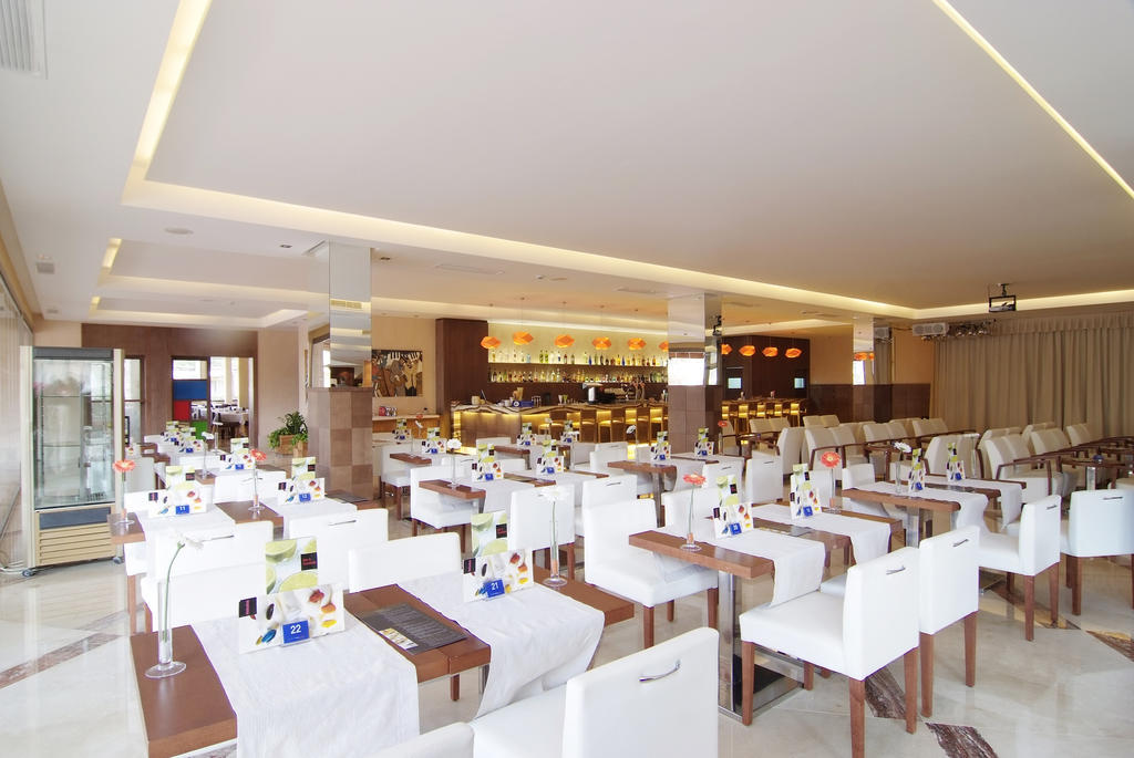 Zafiro Tropic Aparthotel 4*
